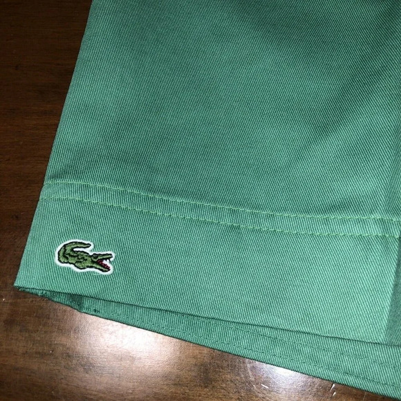 IZOD LACOSTE Men Beige Chino VTG Shorts 36 W x 9 L Classic Preppy - Picture 2 of 10